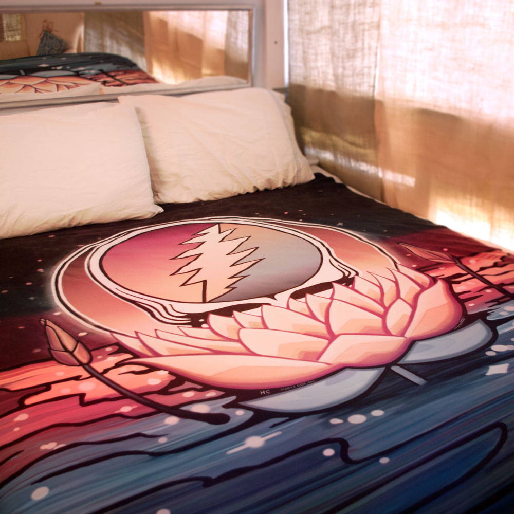 Lotus Sherpa Blanket on bed