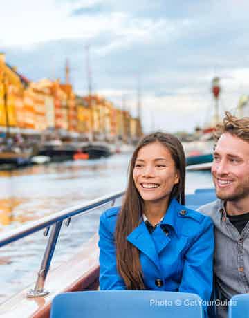 1-hour canal cruise with an audio guide