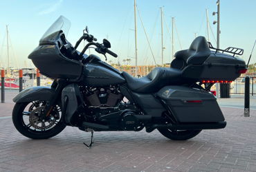 2022 HARLEY-DAVIDSON ROAD GLIDE LIMITED motorcycle for rent near Los Angeles, CA