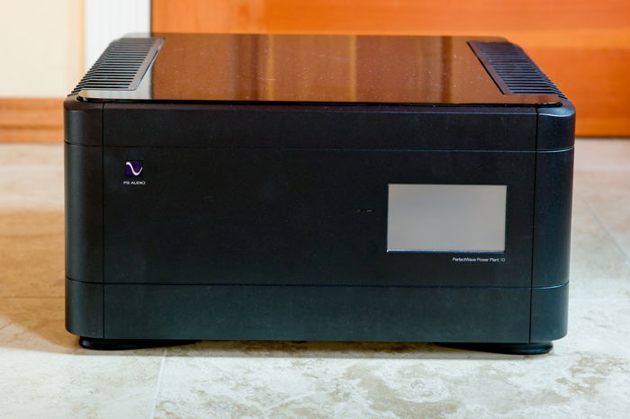 PS Audio P10 Power Plant - Black in great condition
