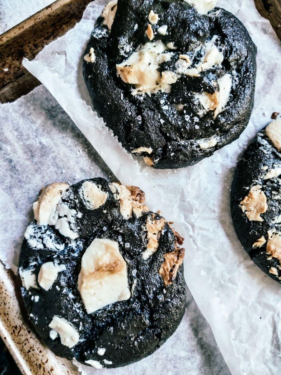 Recipe: Black Sesame Cookies – 2 ways: Cakey & Fudgy (Flourless & vegan!) – Flourly