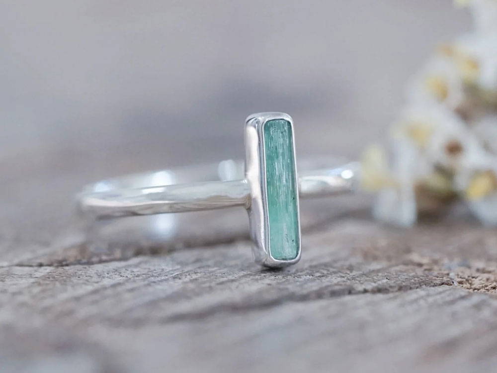 ethical-pinky-promise-ring-for-her-rose-cut-emerald-ring