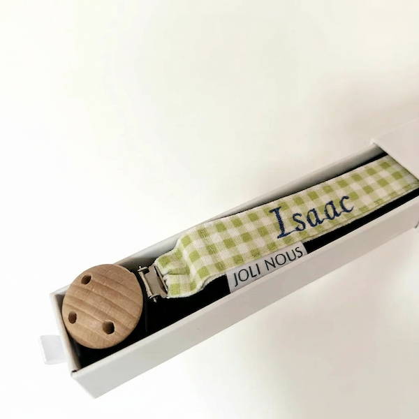 Attache-tétine fraises rouge blanc élégant de la marque suisse 'Joli Nous', un accessoire premium pour bébé, alliant design raffiné et qualité exceptionnelle