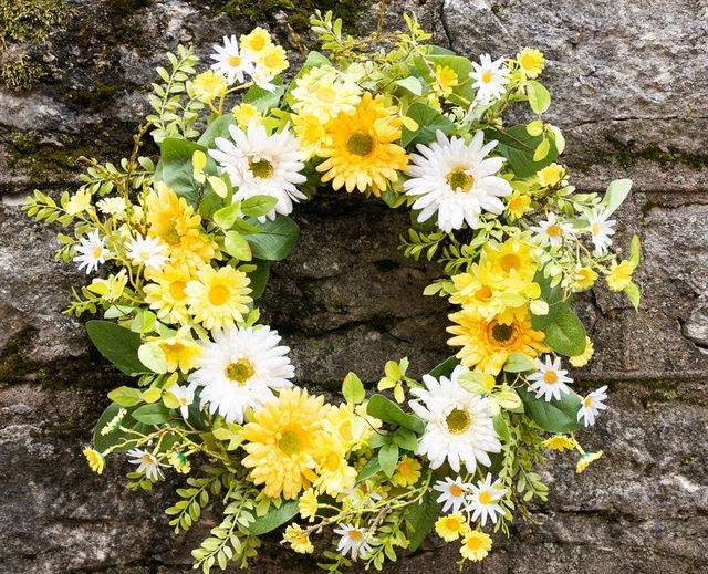 Gerbera Daisy Wreath with White and Yellow
