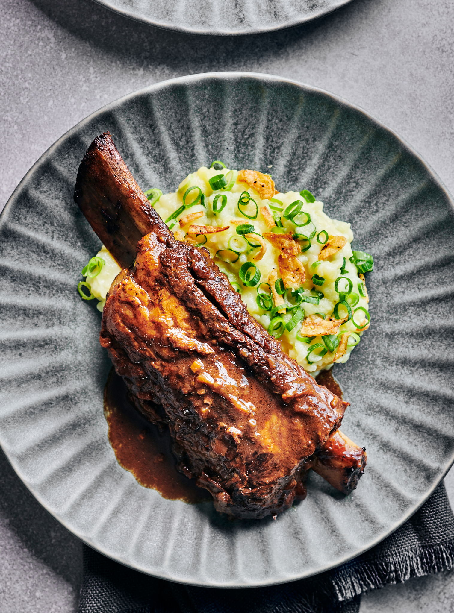 Slow Cooker Beef Ribs with Sour Cream Mashed Potatoes | RICARDO
