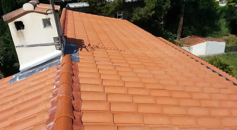 Rénovation de la couverture en tuiles romanes d’une villa à Cannes — photo 10 sur 23 — CEG TOITURE