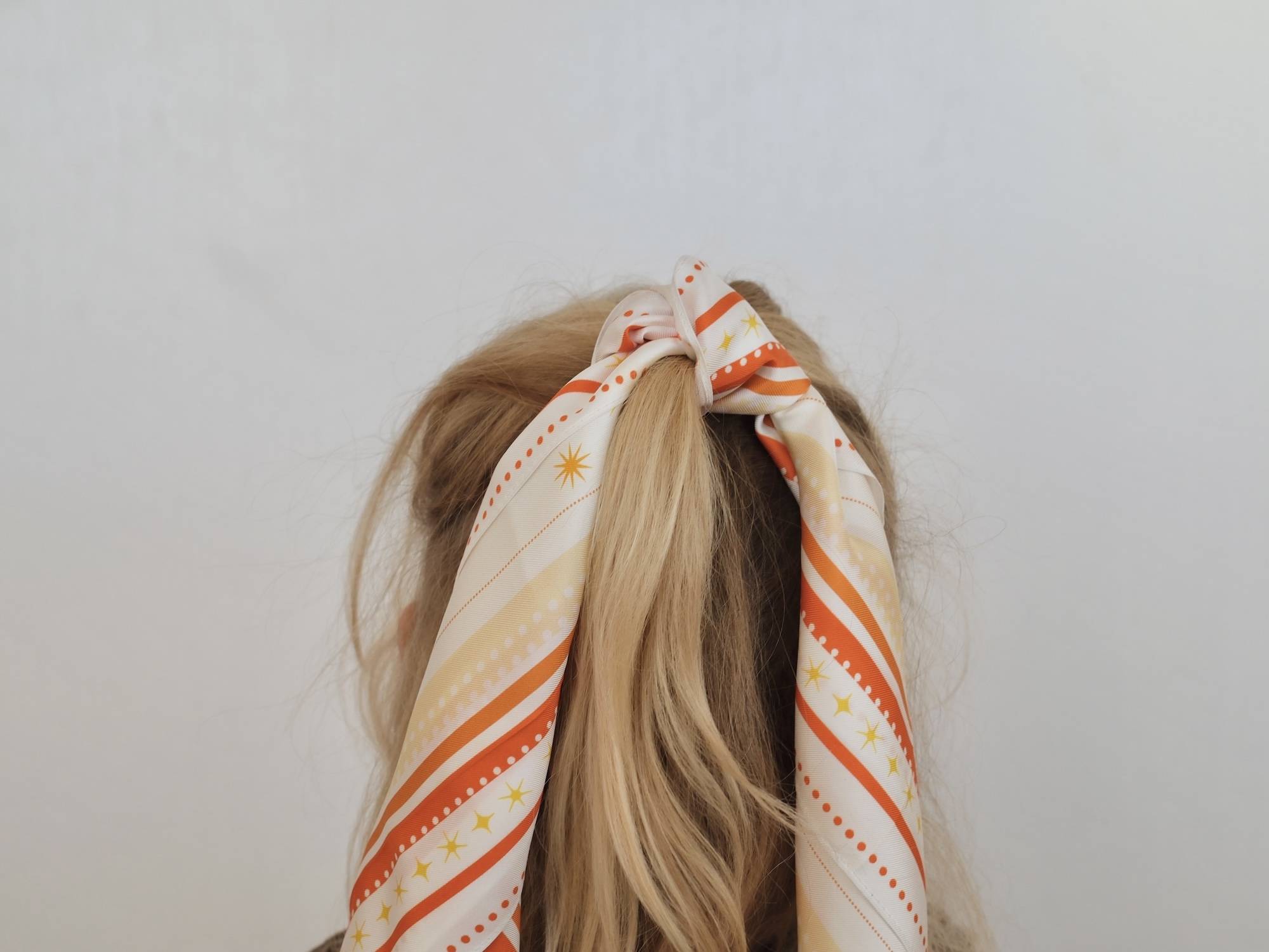 collaboration solidaire suisse terre des hommes joli nous foulard 100% soie douce élégant 100% bénéfices reversés