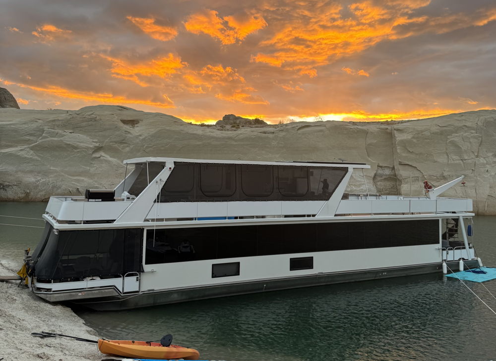 CORAL CLIFFS Houseboat