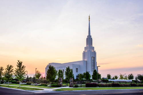 Twin Falls temple picture capturing a yellow and gray sunset.