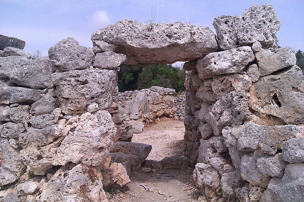  Mahón
- Menorca island with prehistoric culture