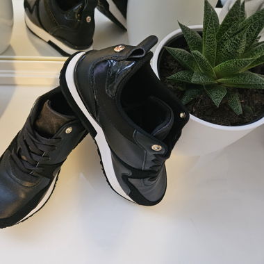 Tommy Hilfiger Sneaker in Leder-Optik in Schwarz