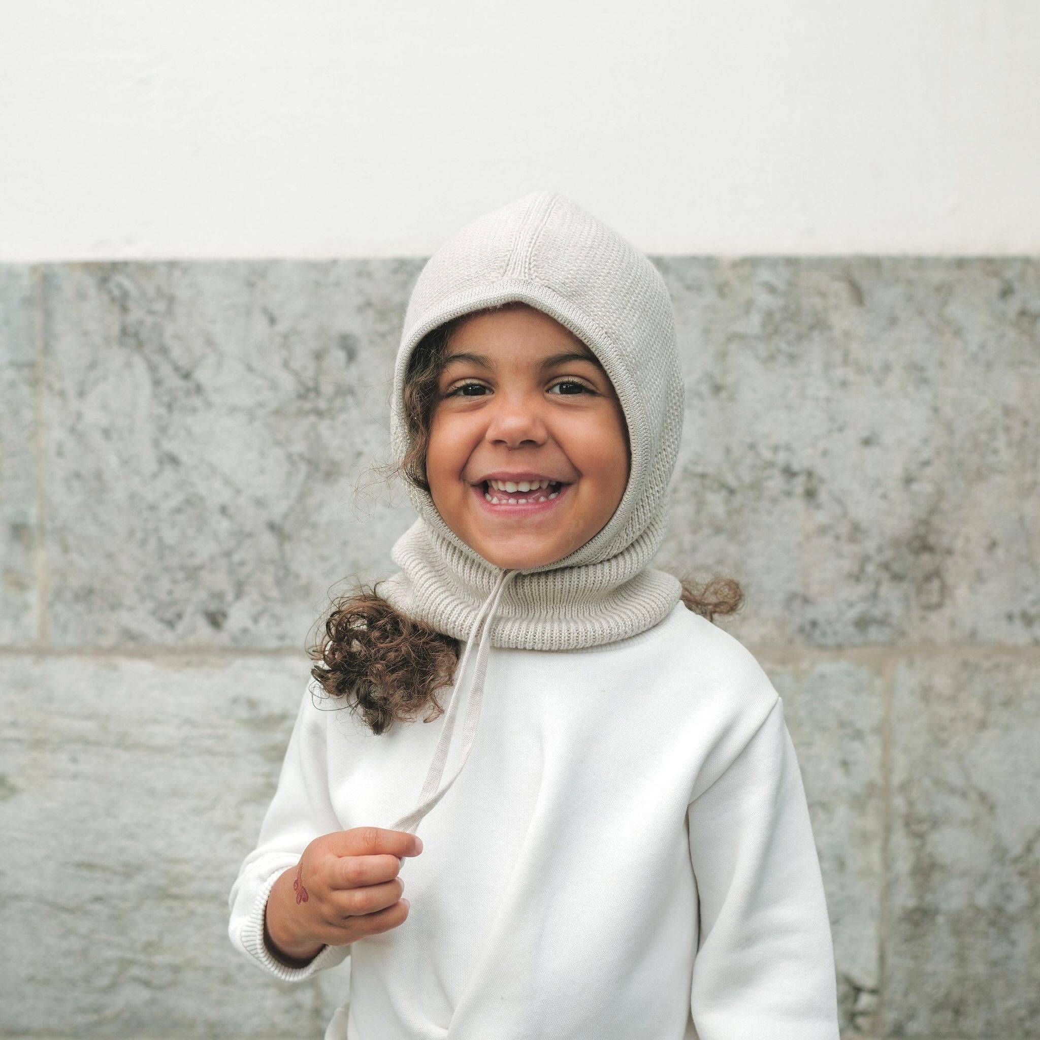lange xl personnalisable broderie prénom bleu blanc ciel élégant de la marque suisse Joli Nous, un accessoire premium pour bébé, alliant design raffiné et qualité exceptionnelle