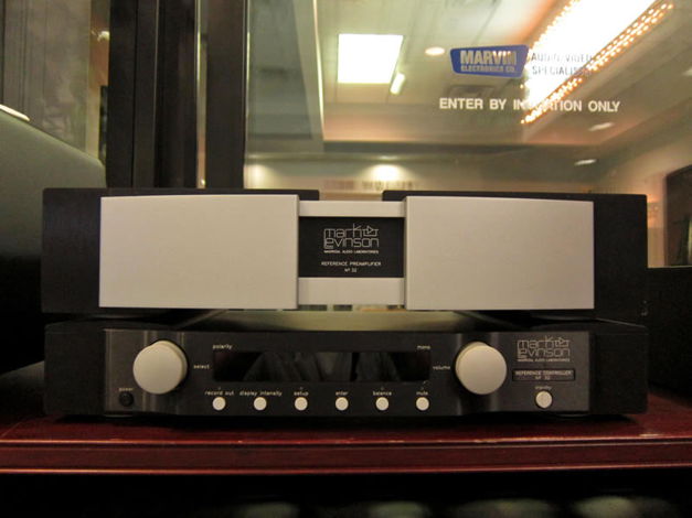 Mark-Levinson No. #32 Pre-Amplifier With Reference Cont...