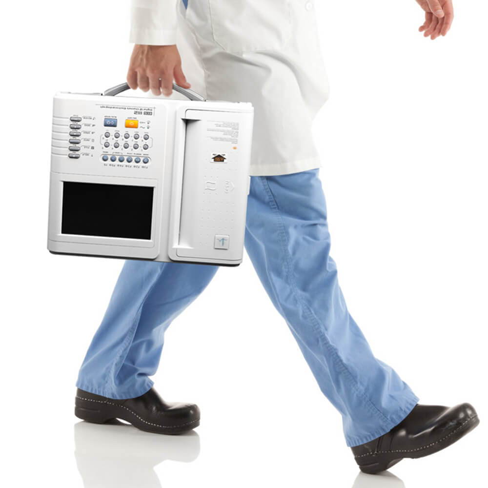 تحتوي وحدة ECG1112 ECG على مقبض مدمج مصمم للزيارات الطبية في الموقع.