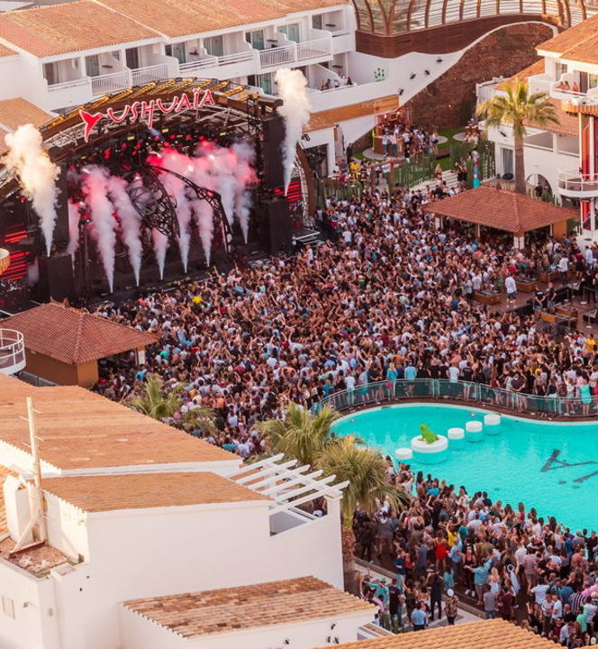 Drink at Sky Up - Ushuaïa Secret Tower Rooftop