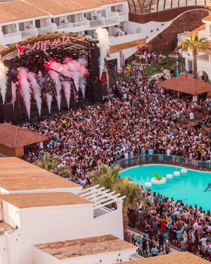 Drink at Sky Up - Ushuaïa Secret Tower Rooftop