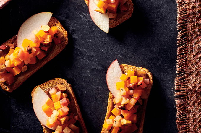 Crackers with Squash and Apple
