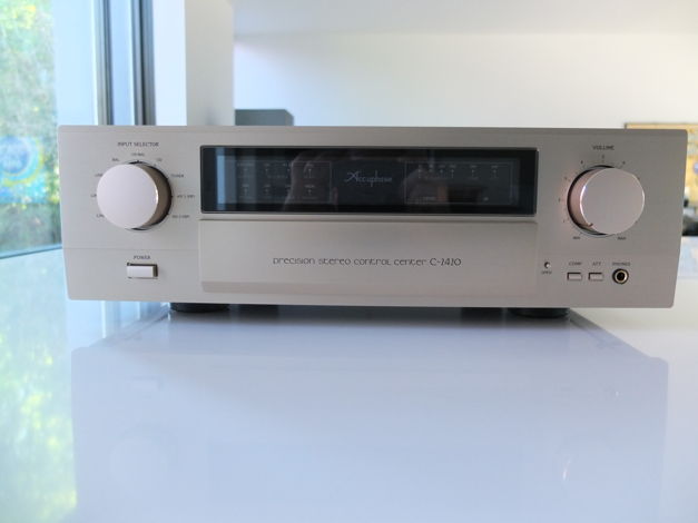 Accuphase C-2420 120V