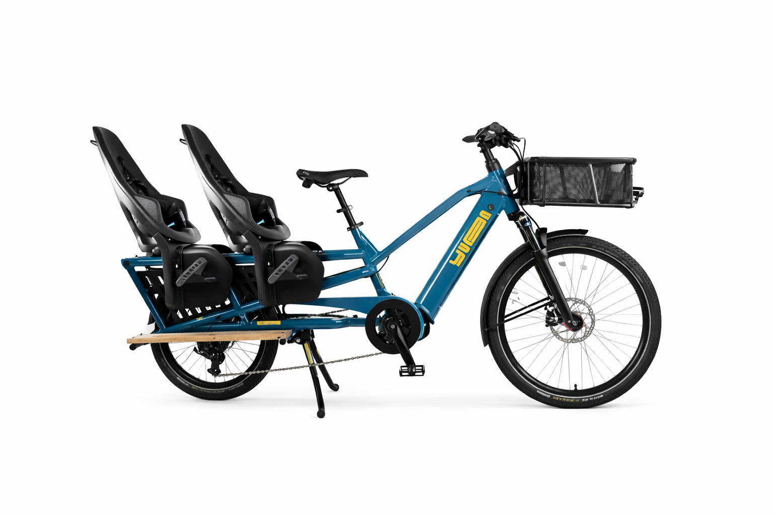 Zijaanzicht van een Brompton T Line elektrische vouwfiets in titaniumkleur, met compact frame, kleine wielen, hoge stuurpen en minimalistisch ontwerp, vrijstaand op een neutrale achtergrond.