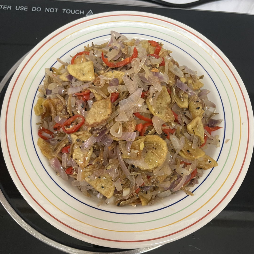 Fried anchovies with chilli and onions 🧅😃