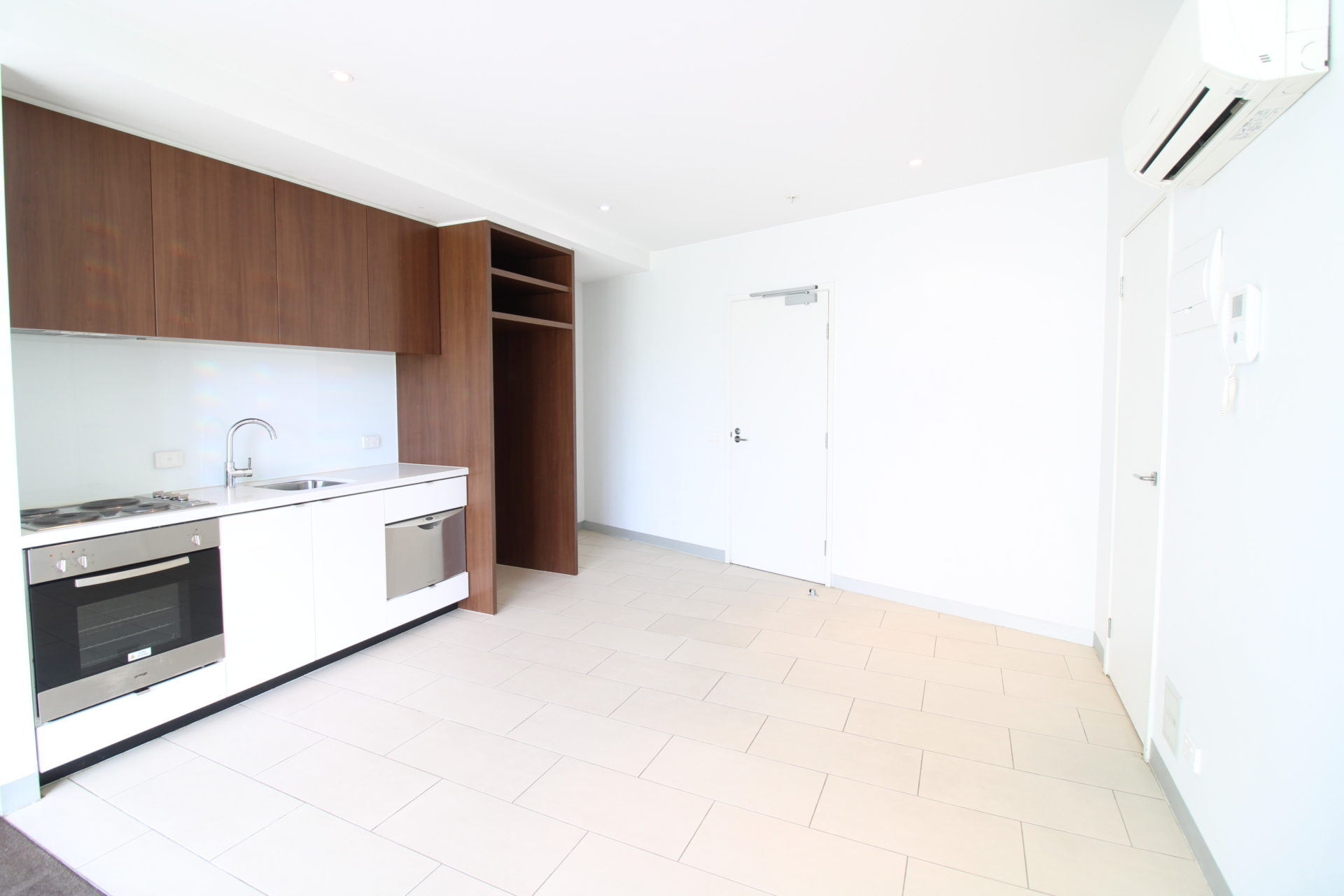 Delightful 1-Bedroom inc. Study on Melbourne’s Northbank!
