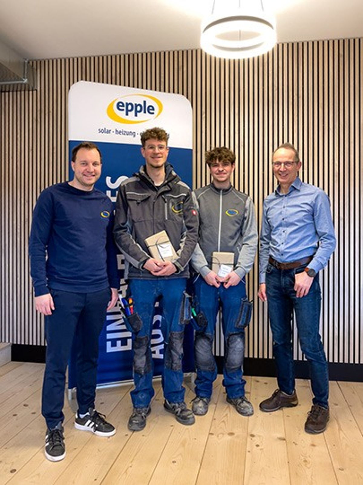 Foto zwei Epple Azubis Lehrabschluss