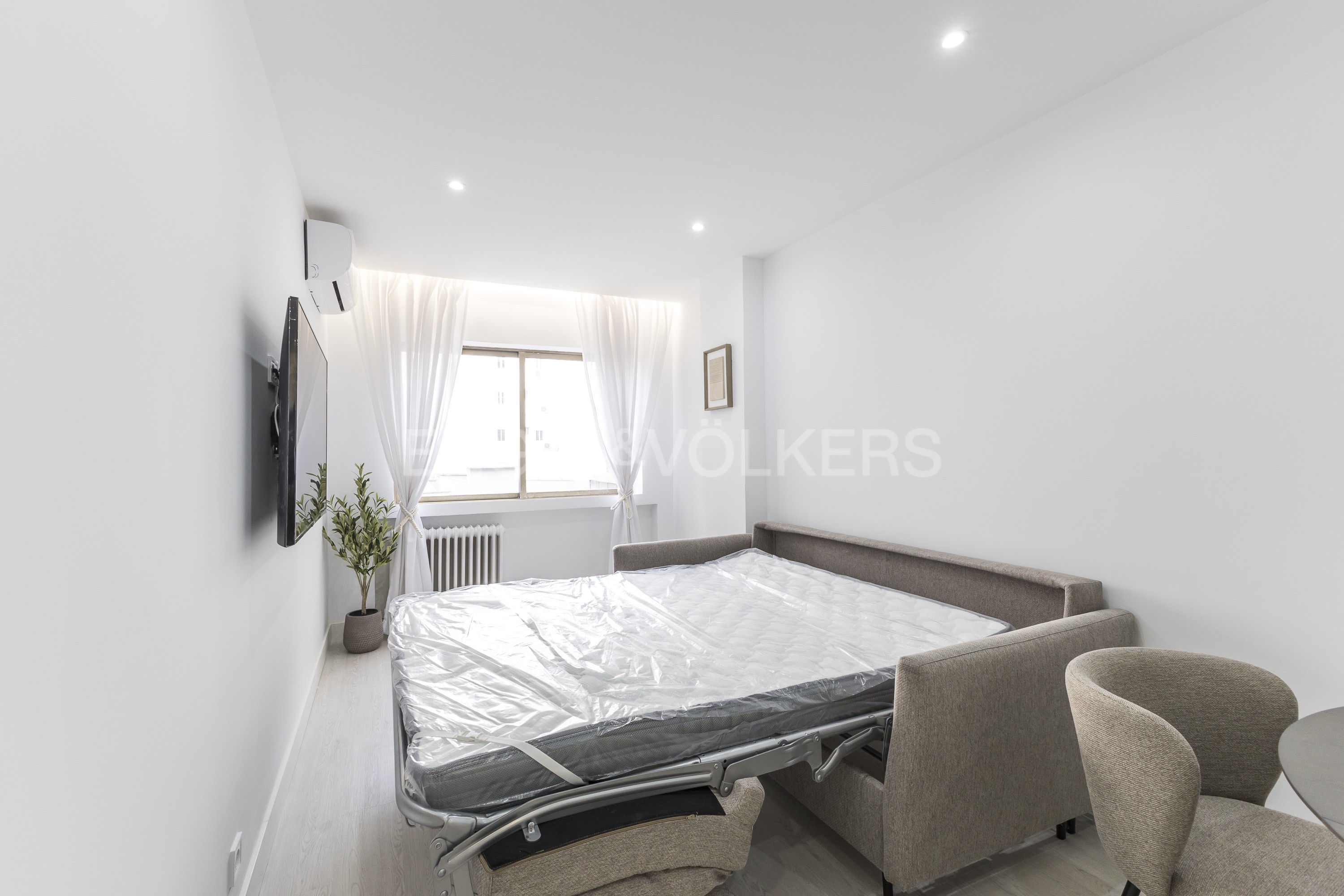 Furnished and renovated apartment in General Pardiñas - Image 3