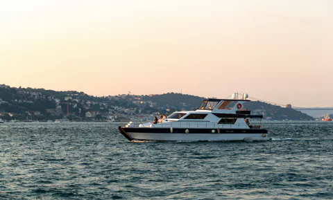 Luxury Yacht Cruise with Audio Guide, Drinks & Snacks