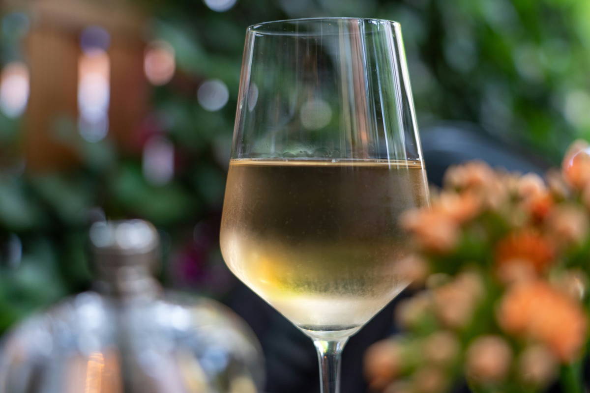 Glas Weißwein, zu sauer, Fehler der übermäßigen Säuerung