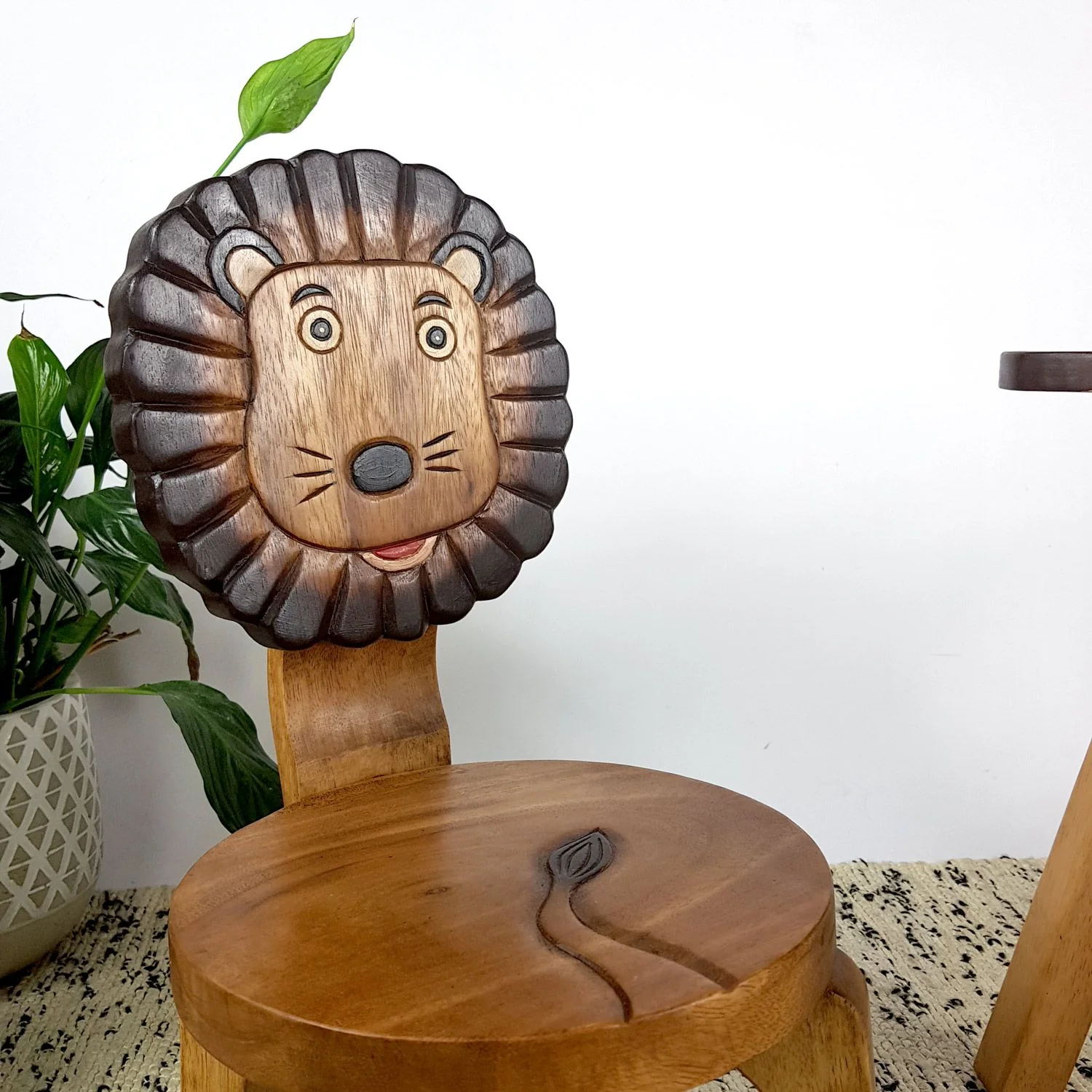 Children’s wooden chair: Lion themed with solid backrest - Image 4