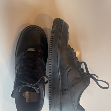 schwarze Nike Air Sneaker