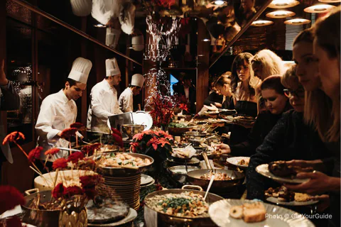 Dinner Cruise with Live Music & Unlimited Drinks