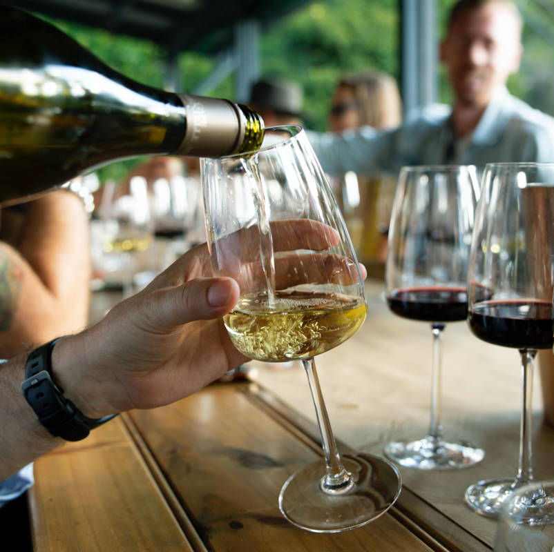 Service et dégustation de vin