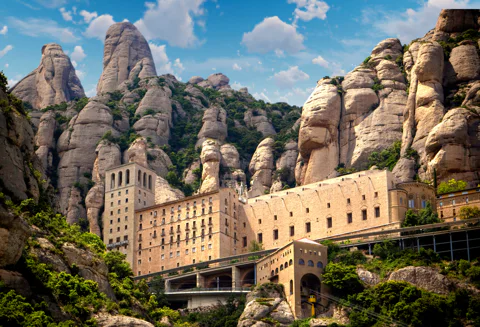 Private Tour - Montserrat and Cava Visit with Lunch and Transportation