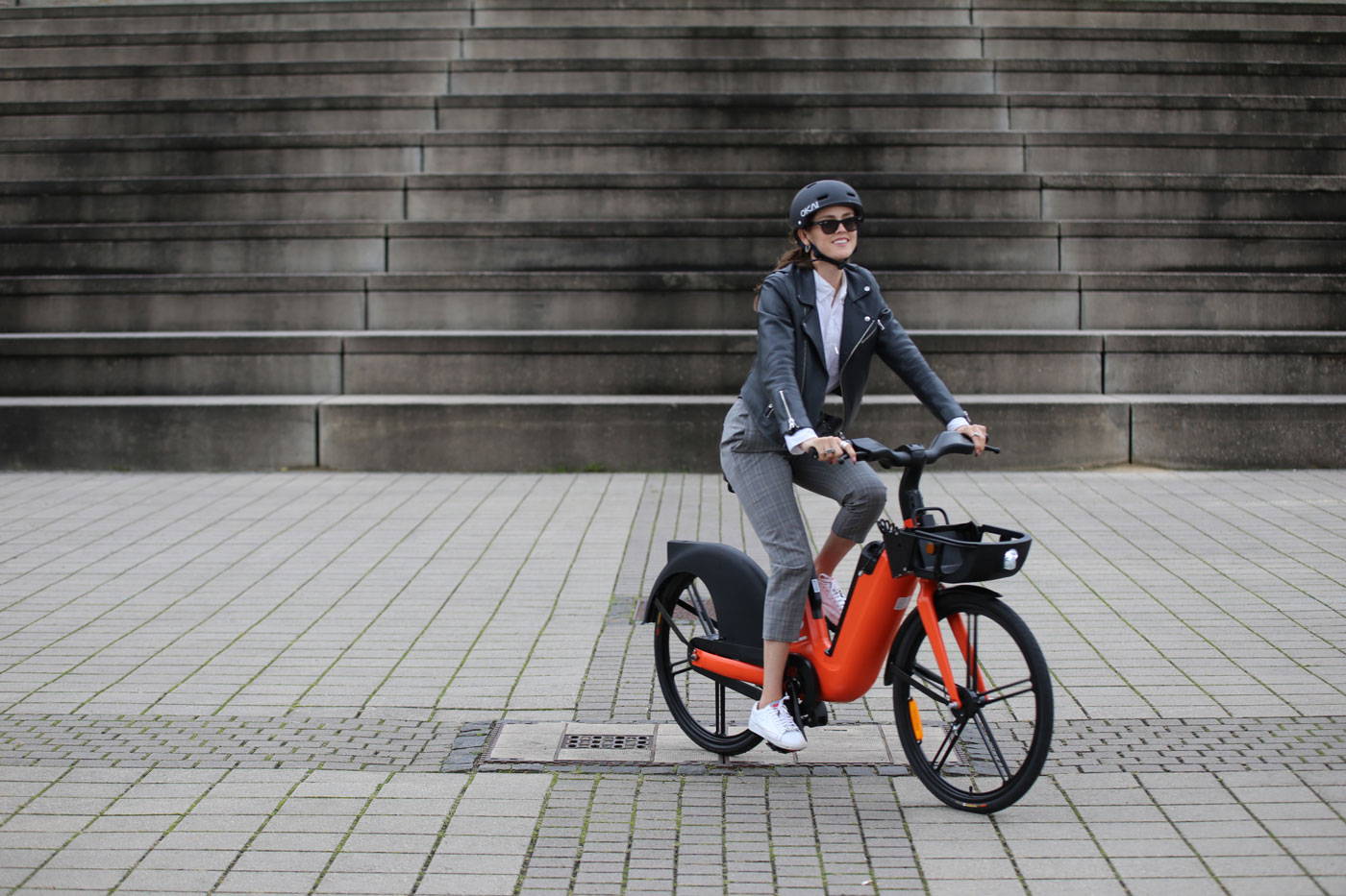 okai-eb100-ebike-woman-riding-on-street