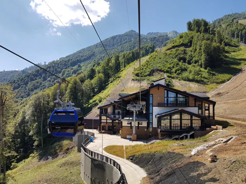 Три курорта с канатной дорогой на пик 2256 м (включено шоу фонтанов)