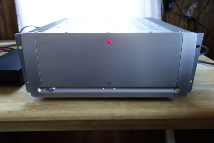 Parasound Halo A21 Amplifier in Silver