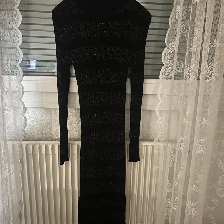 Kleid in schwarz mit glitzerfarben