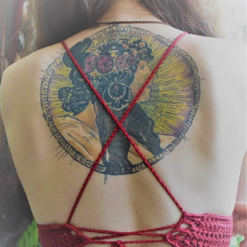 In diesem Tutorial stellen wir ein Curvy-Bralette her – Morale Fiber.