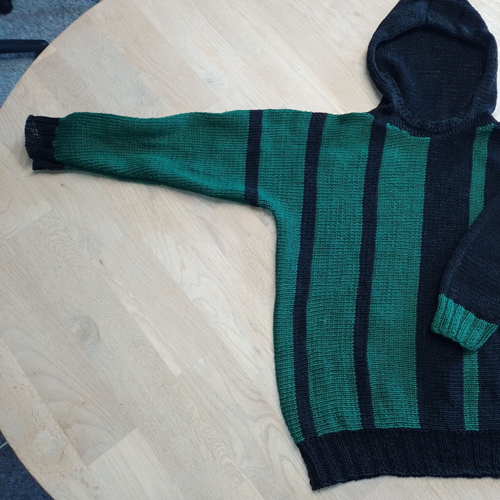 MARKUS, breipatroon voor een effen gebreide hoodie van katoen met strepen voor de kinderen