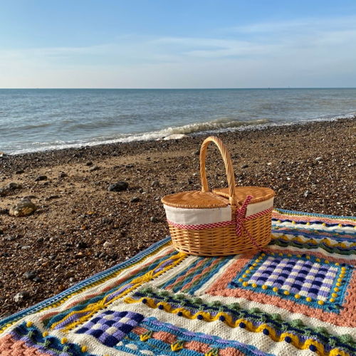 Picnic on the Beach - Eleonora Tully