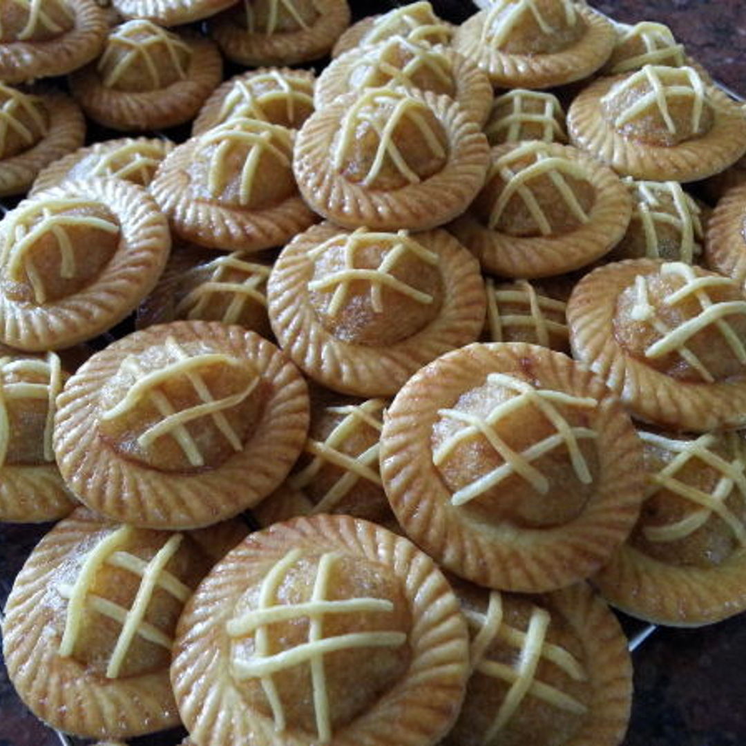 Just love this "open pineapple tart" or famously called "Nyonya pineapple tarts" in Melaka, Malaysia.