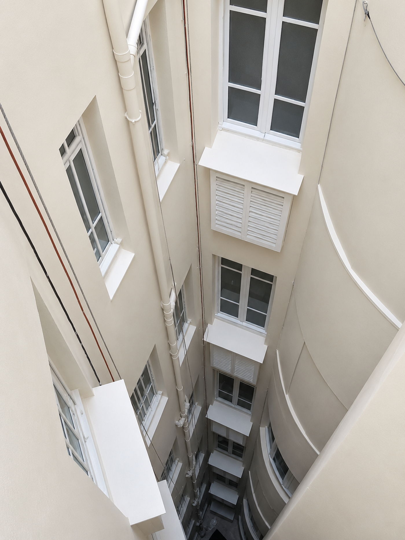 Ravalement courette de l’immeuble — Paris 15ᵉ