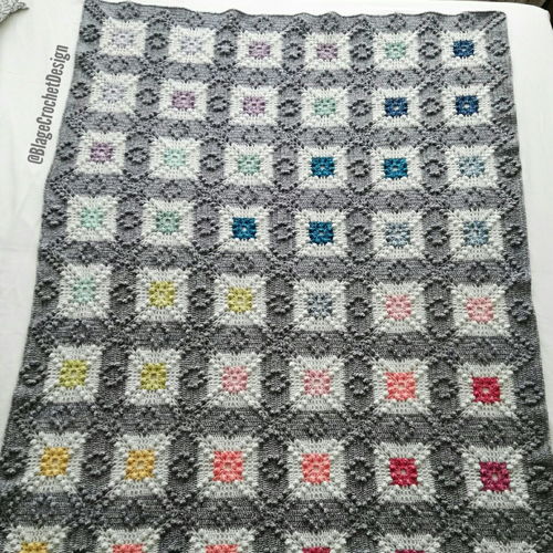 Rhapsody in grey granny square deken