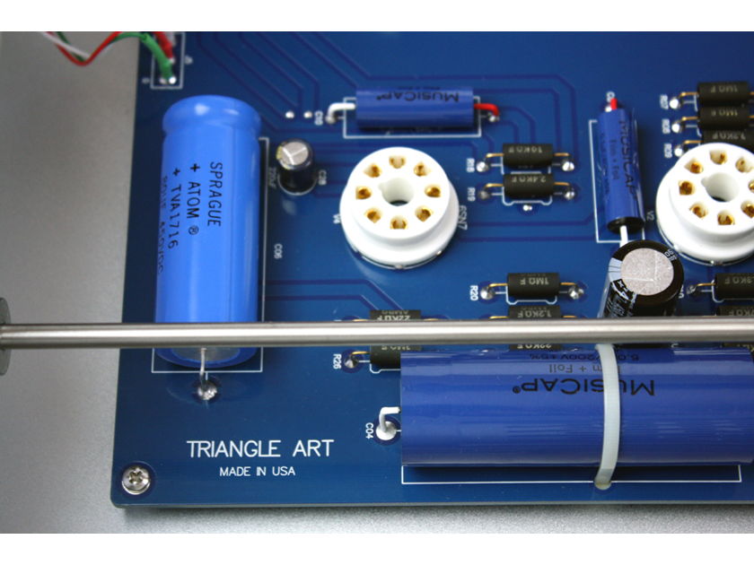 TRIANGLEART REFERENCE TUBE PREAMPLIFIER WITH REMOTE CONTROL