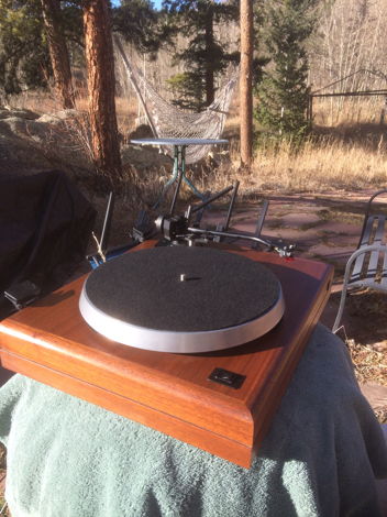Acoustic Research-THE AR Turntable