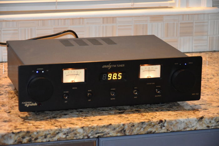 Magnum Dynalab MD-102 Stereo FM Tuner w/ Balanced outputs
