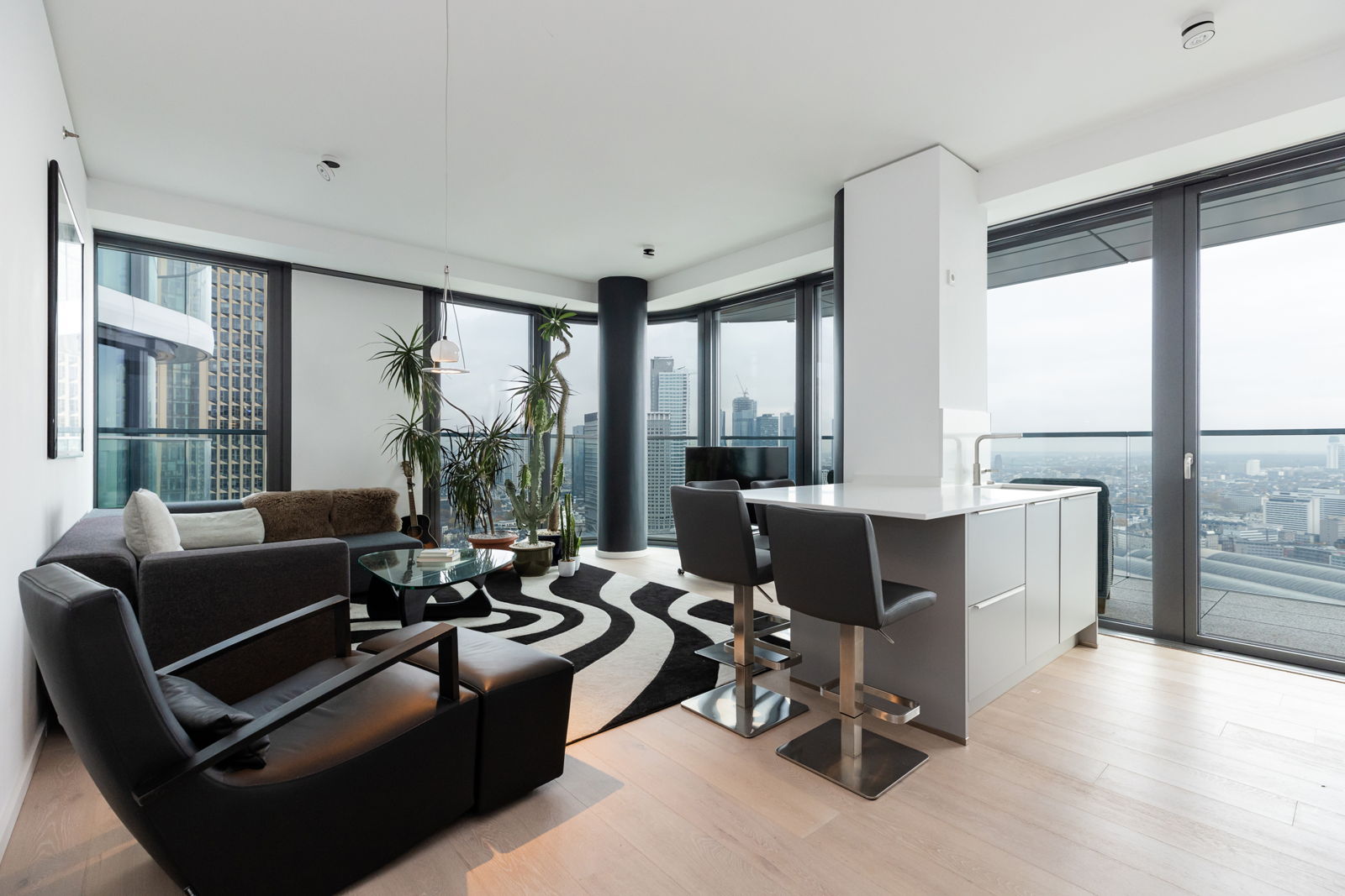 Living with style and a view: exclusive apartment on the 36th floor of the Grand Tower