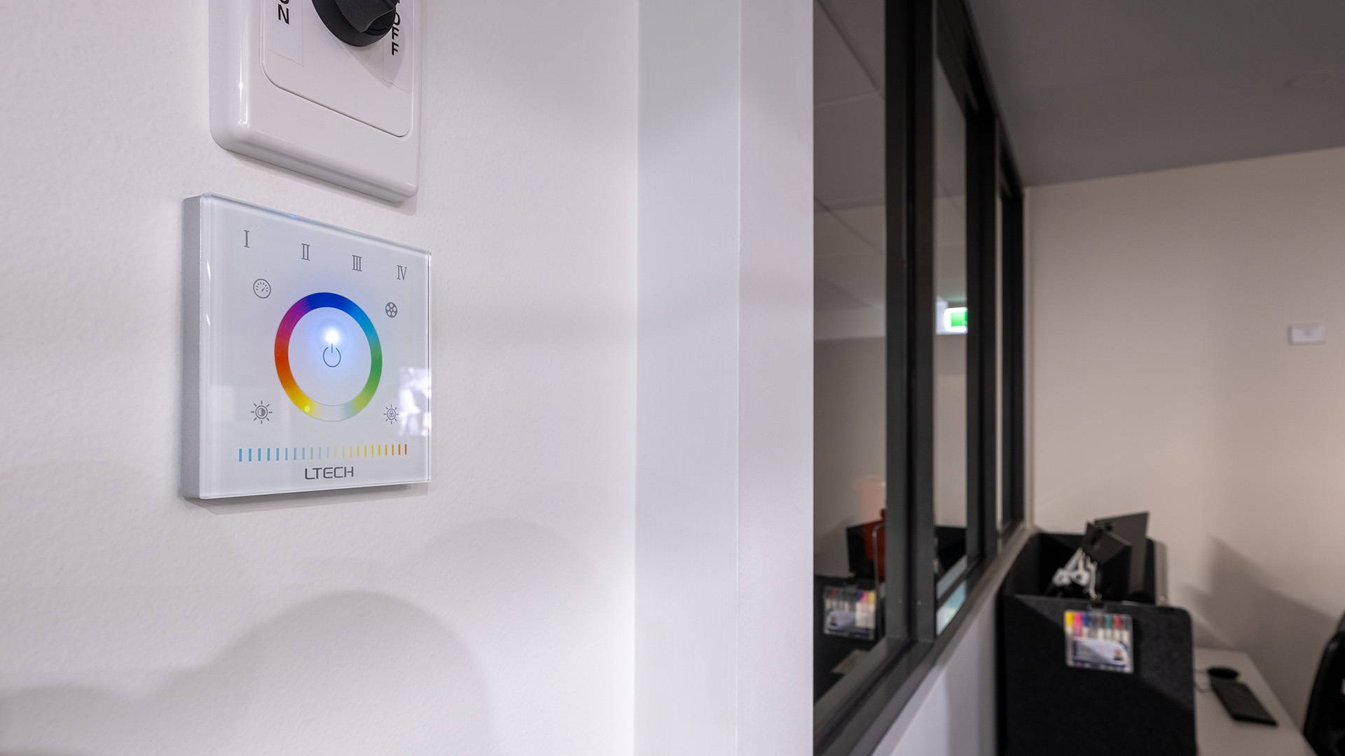 LED Strip RGB Controller Touch Panel - Smart LED Strip Lighting - Commercial LED Strip Lighting By Havit - RGB Strip Lighting by Havit - LED Strip Dotless Lighting by Havit Commercial