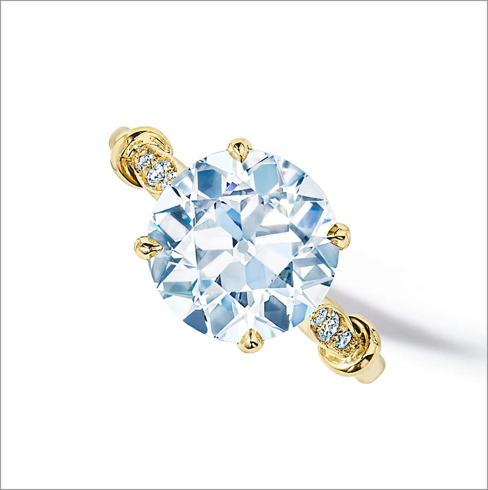 Top view of a Fred Leighton Round diamond ring. 